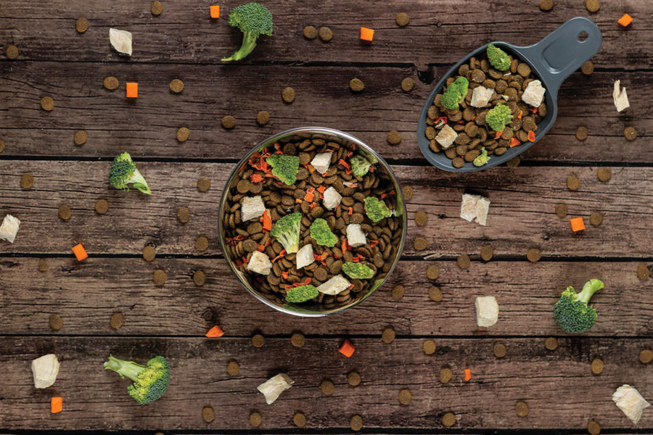 Creating visually appealing pet food with inclusions