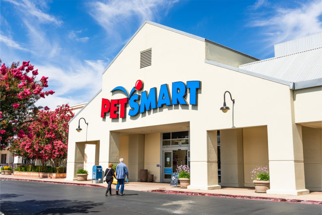 PetSmart building exterior image